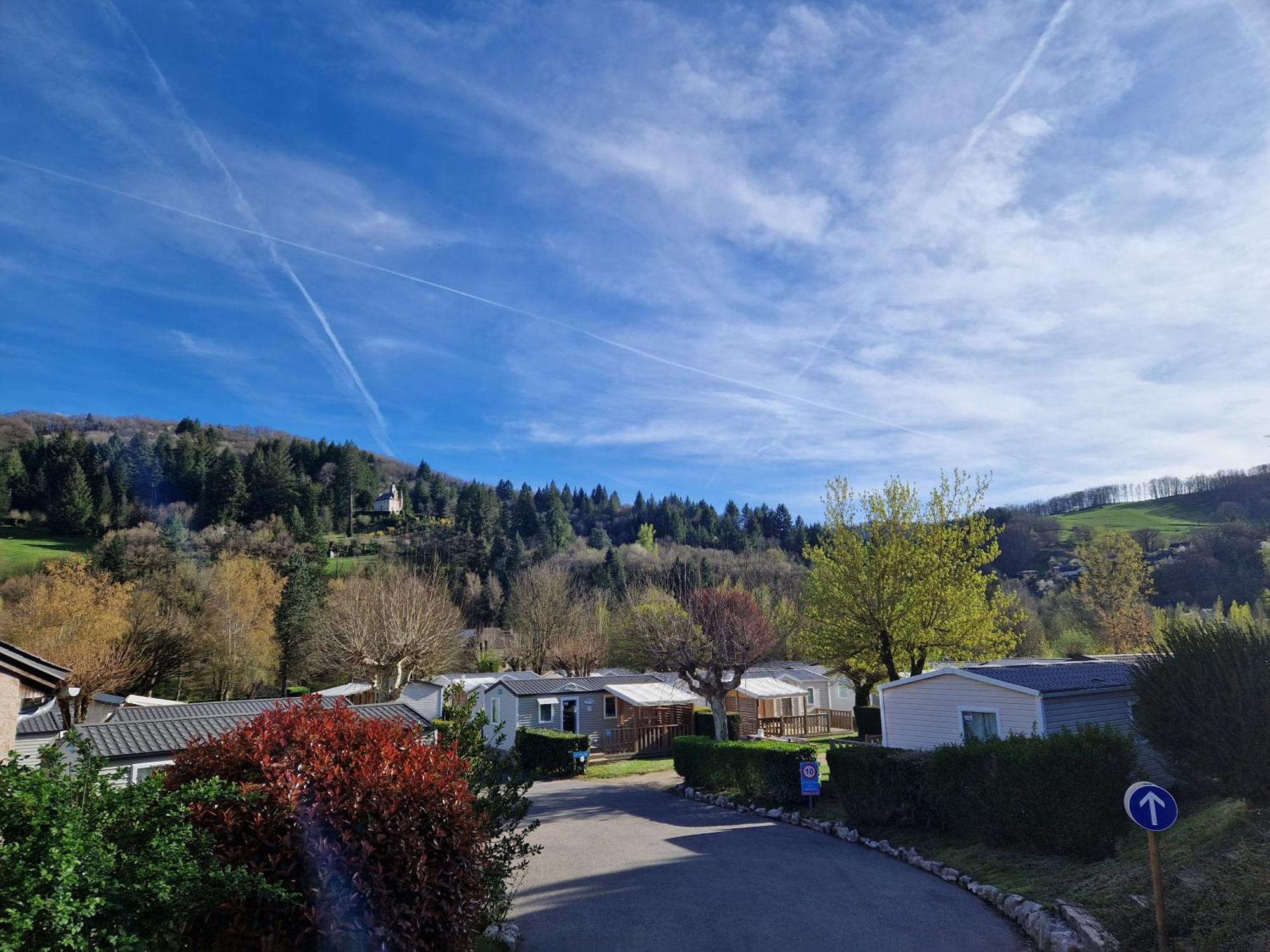 Camping Paradis Marmotel Saint-Geniez-dʼOlt Eksteriør billede