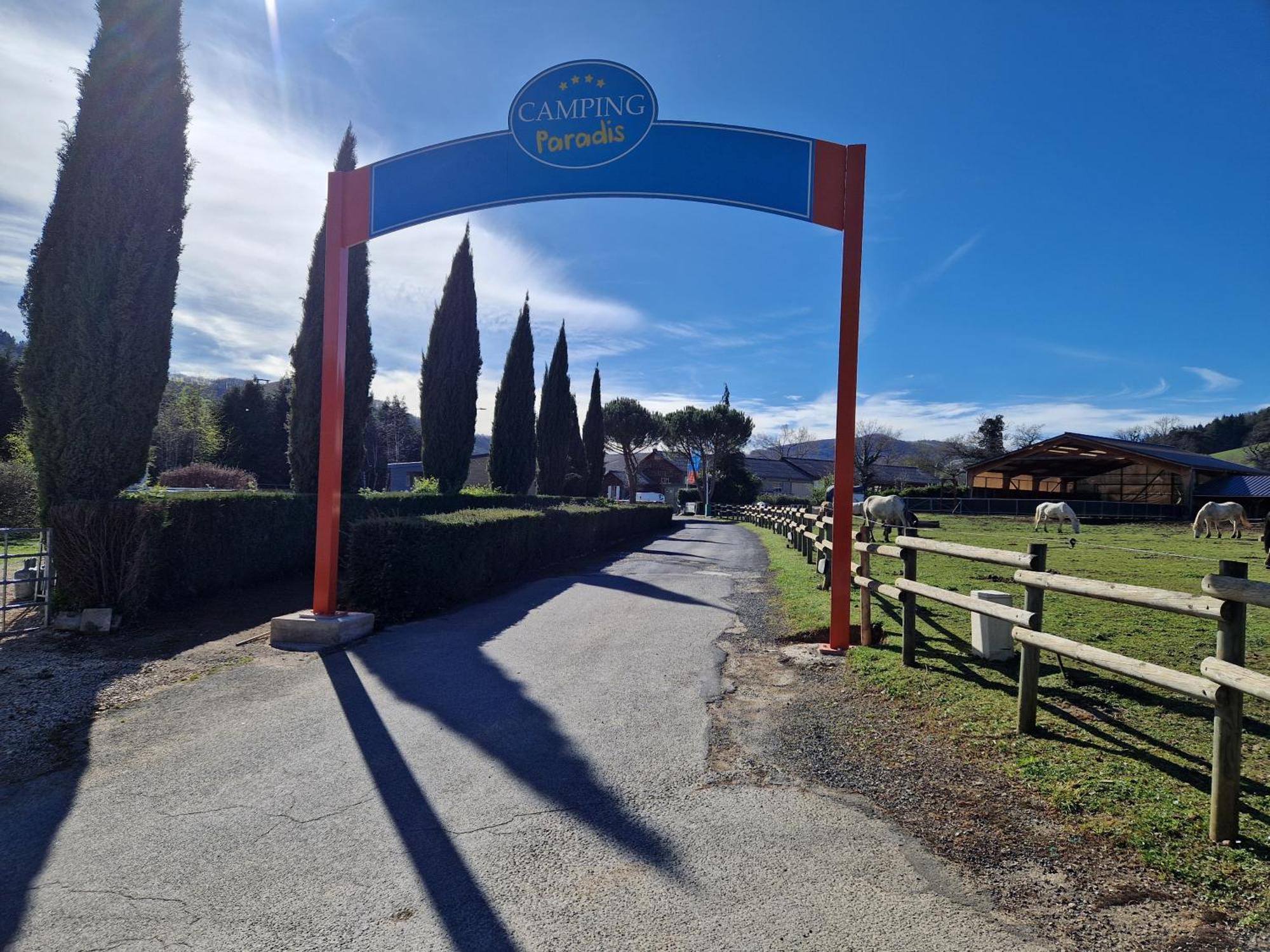 Camping Paradis Marmotel Saint-Geniez-dʼOlt Eksteriør billede